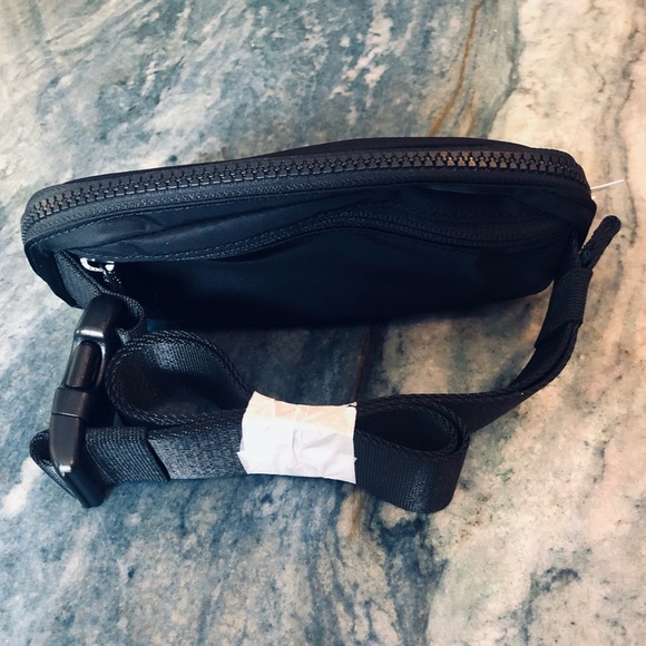 Lululemon Everywhere Belt Bag in Black - Picture 3 of 8